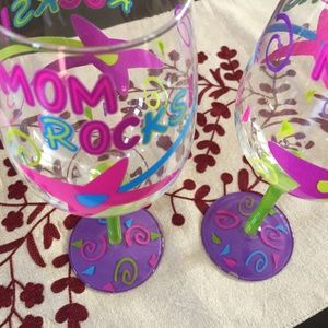 NWOT One Mom Rocks Hand Painted Wine Glass